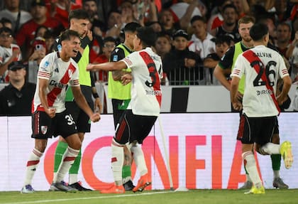 Joaquín Freitas (izquierda), una de las apuestas de Gallardo en su último partido como DT de River