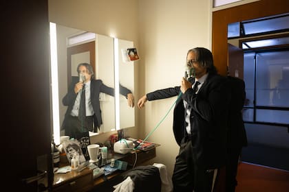 Joaquín Furriel antes de salir a escena en la función "La verdadera historia de Ricardo III", 13 de agosto de 2025