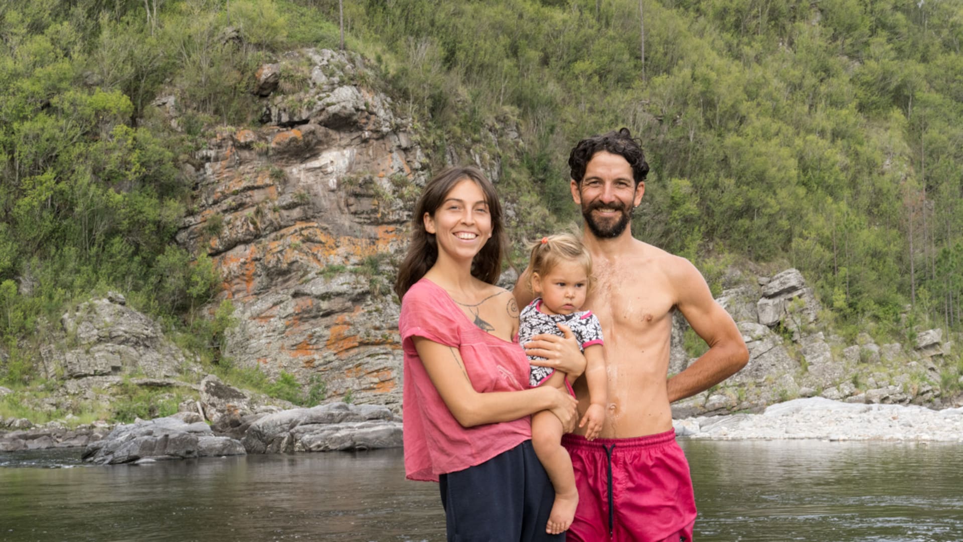 Bioconstrucción, respeto por el ambiente y cultura holística son los tres pilares fundamentales de los habitantes de la comunidad.