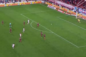 Dos bombazos desde afuera del área le dieron a Unión su primera victoria en el Clausura