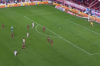 Dos bombazos desde afuera del área le dieron a Unión su primera victoria en el Clausura