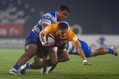 Joaquín Oviedo tracciona frente a la marca; Jaguares XV logró a razón de un punto por minuto contra el conjunto colombiano en Uruguay.