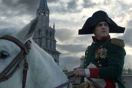 Joaquin Phoenix interpreta a un emocionante Napoleón en la última película de Ridley Scott
