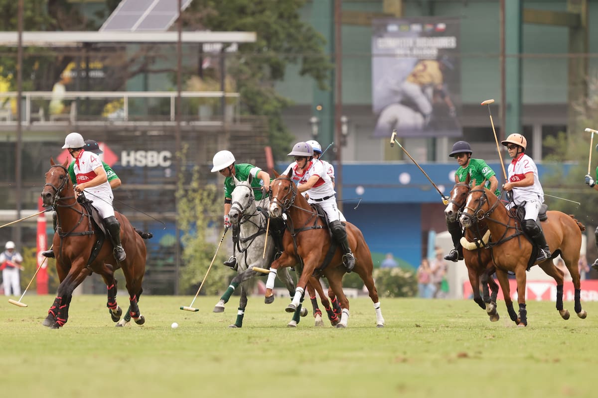 Joaquín Pittaluga avanza entre Teodoro Lacau y Cruz y Antonio Heguy; La Hache Cría y Polo revirtió una goleada de Indios Chapaleufú e inauguró el Argentino Abierto con un triunfo que lo deja bien encaminado hacia la Triple Corona del año que viene.