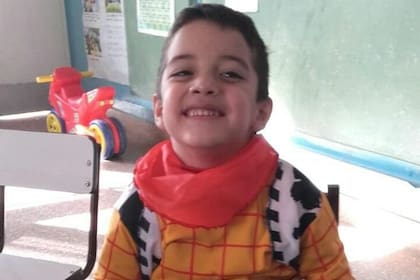 Joaquín Ramallo, quien tiene parálisis cerebral, epilepsia refractaria y broncodisplasia, necesita una mochila de oxígeno