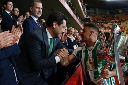 Joaquín Sánchez, símbolo del Betis, durante la celebración del último título conquistado: la Copa del Rey de 2022