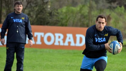Joaquín Tuculet, bajo la atenta mirada de Daniel Hourcade