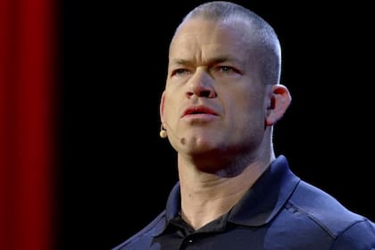 Jocko Willink, ex Navy SEAL de Estados Unidos y entrenador de CrossFit, recomienda una rutina diaria para reducir la inflamación