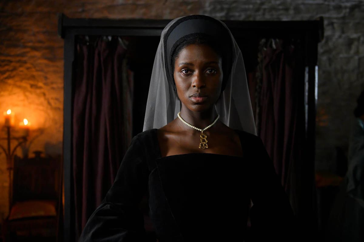 Jodie Turner Smith como Ana Bolena, una actriz negra encarnando a una monarca del siglo XVI blanca