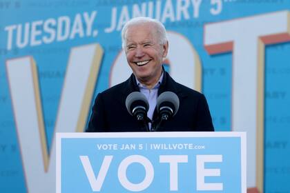 Joe Biden, ayer, en un acto de campaña de Jon Ossoff y Raphael Warnock