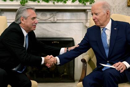 Joe Biden con Alberto Fernández, en la Oficina Oval de la Casa Blanca, en marzo pasado