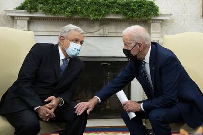 Joe Biden (Izq.) y su par mexicano Andrés Manuel López Obrador, durante una reunión en noviembre pasado. La Cumbre de las Américas comienza con muchos desencuentros entre Estados Unidos y América Latina