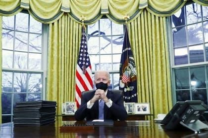 Joe Biden tomó sus primeras decisiones como presidente firmando las órdenes ejecutivas.