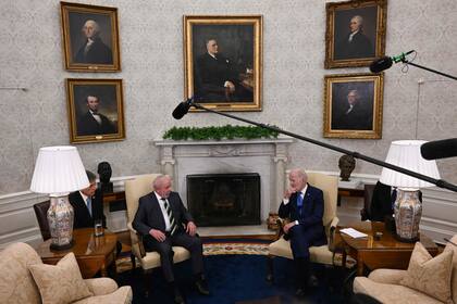 Joe Biden y Luiz Inacio Lula da Silva, en el Salón Oval. (ANDREW CABALLERO-REYNOLDS / AFP)
