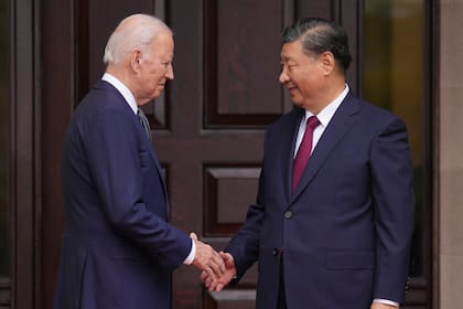 Joe Biden y Xi Jinping, en su encuentro cara a cara en Woodside, California. (Doug Mills/The New York Times via AP)
