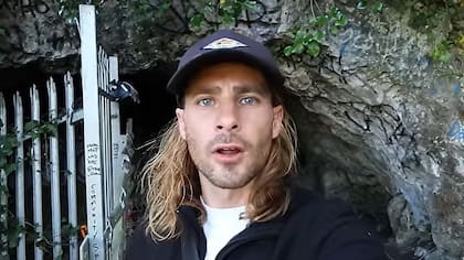 Joe, el youtuber que se metió dentro de las cavernas de Bristol para hablar con sus habitantes