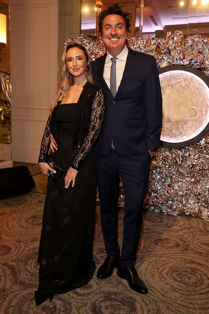 Joe Fernández, co-conductor de la gala, junto con Luciana Vega Márquez