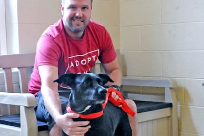 Joe Kay es coordinador del refugio de animales