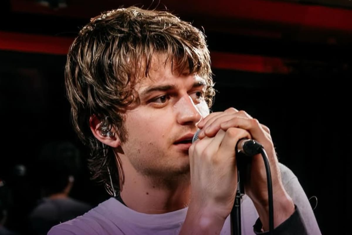 Joe Keery saltó a la fama gracias a su papel de Steve Harrington en Stranger Things; hoy la rompe como cantante y en 2026 visitará la Argentina (Foto: Instagram @djotime)