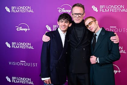 Joe Locke, Paul Bettany y Ruaridh Mollica en la premiere británica de VisionQuest