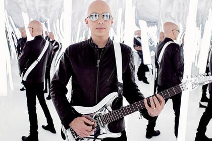 Joe Satriani editó este año un compilado con las canciones inéditas de Squares, el grupo del que fue parte a comienzos de los 80