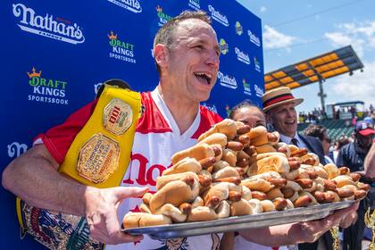 Joey Chestnut busca su 17ma victoria en el concurso de perritos calientes del 4 de julio
