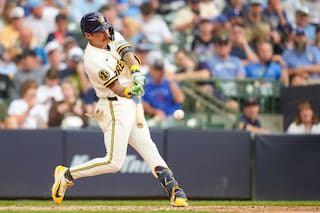 Joey Ortiz roza el ciclo y los Cerveceros vencen 4 a 3 a los Mets en un final tenso