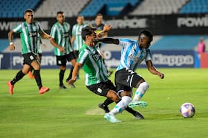Johan Carbonero ataca a Racing, de Montevideo; en Avellaneda y sin público, el Racing local no pasó de un 0-0.