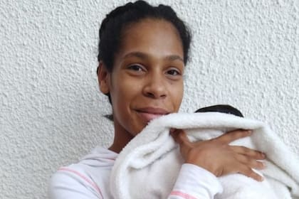 Johandri Pacheco tuvo contracciones en el techo de un tren que viajaba hacia el norte de México