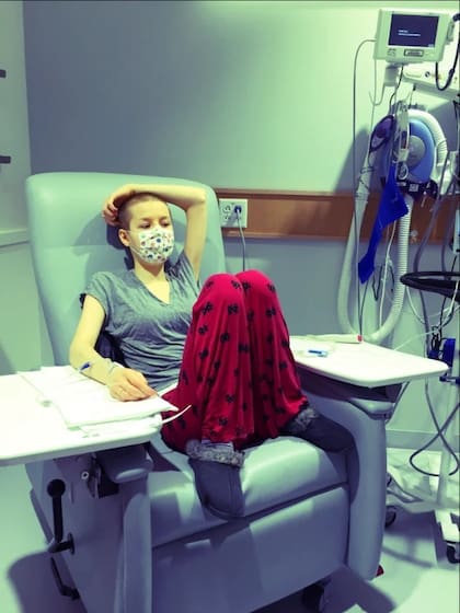 Johanna Watkins tiene 37 años y padece una enfermedad autoinmune que le despierta alergia en todo el cuerpo