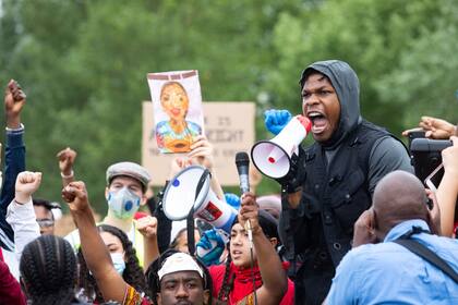 El actor británico John Boyega en una manifestación en Londres contra el racismo