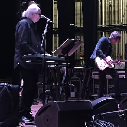John Carpenter, a los 75, hace vida de estrella de rock (Crédito: IG @johncarpenterofficial)