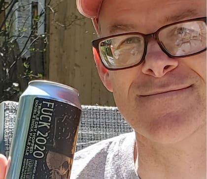 John Carpenter se define como un fanático de la cerveza artesanal (Foto: X/@jcinhct)