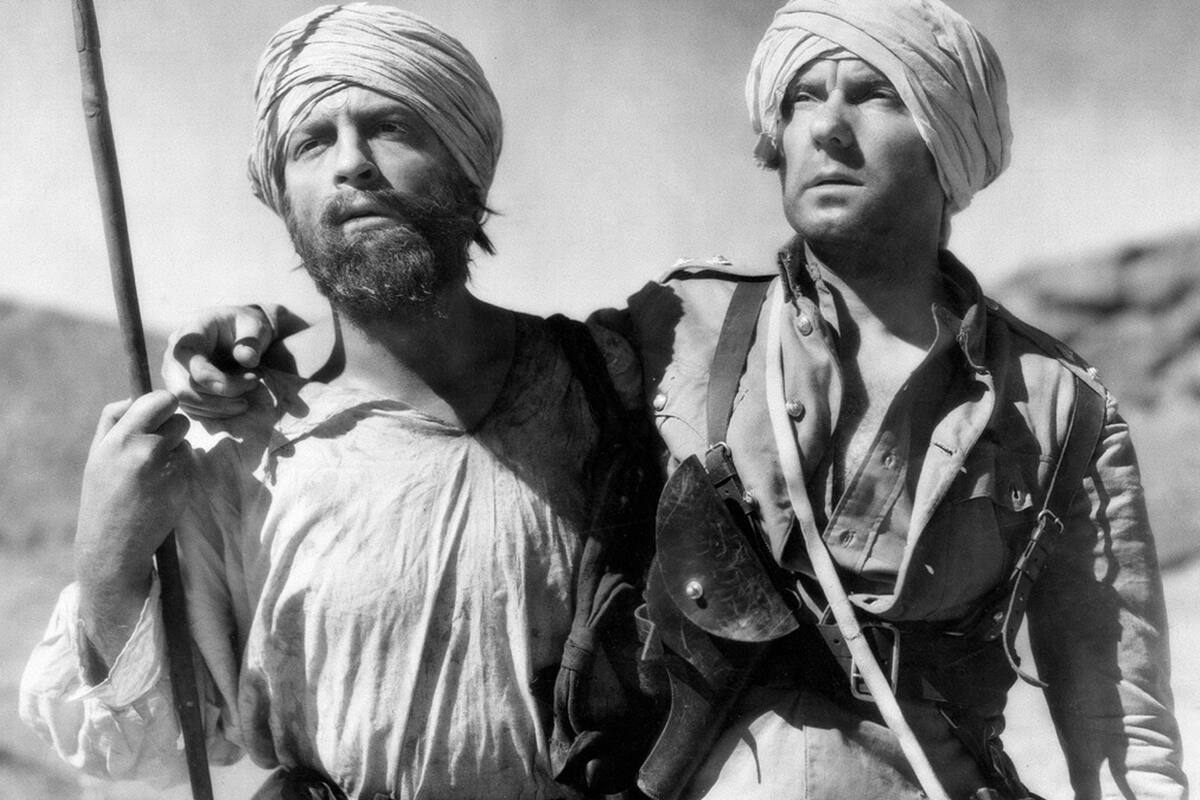 John Clements y Ralph Richardson en la versión fílmica de Las cuatro plumas (1939)