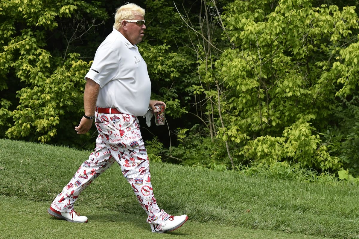 John Daly recorre la cancha en St. Louis: la discreción nunca fue su fuerte