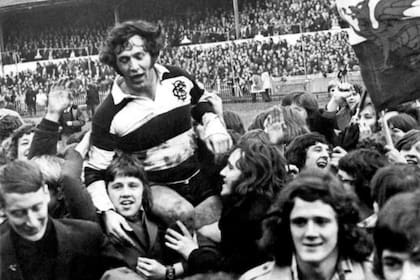 John Dawes, cerebro del Gales brillantes de los sesentas y los setentas y figura en aquel Lions que derrotó a All Blacks en 1971.