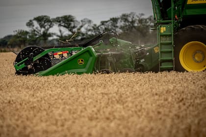 John Deere proyectó una caída de entre el 15% y el 20% en el mercado sudamericano de tractores y cosechadoras durante 2026