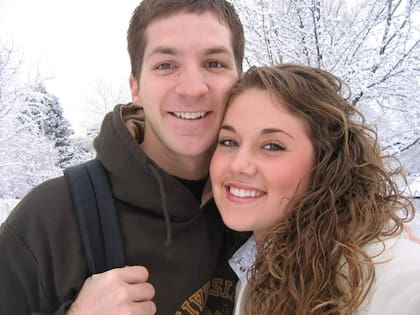 John Edward Jones estaba casado y su esposa Emily Dawn enviudó antes de los 30 años
