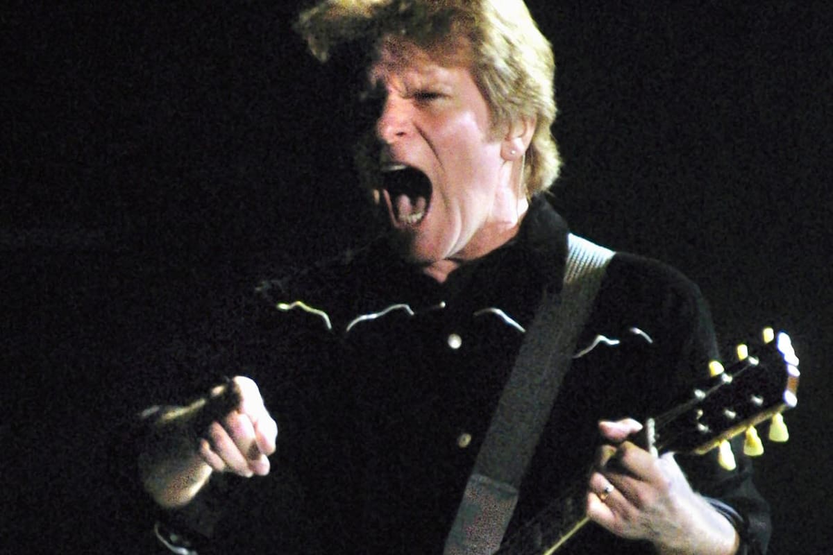 John Fogerty: 75 años del líder de Creedence, la banda que presentó batalla a la "invasión inglesa".