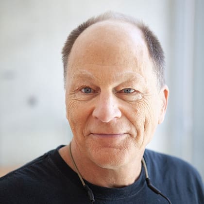 John Glass dirige la investigación sobre células sintéticas en el J. Craig Venter Institute