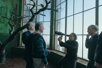 John Goodman, Tom Cruise y el director Alejandro González Iñárritu en el set de Digger, una película que tardó nueve años en concretarse