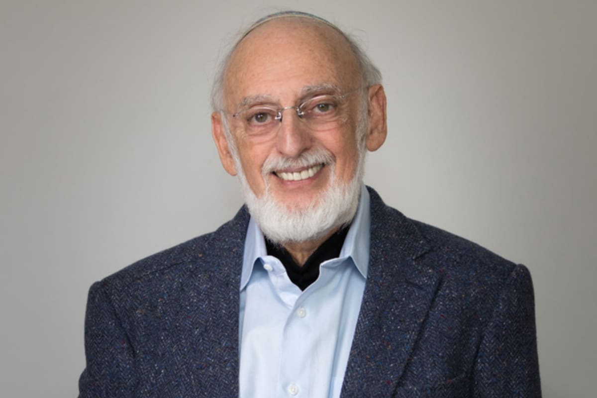 John Gottman es autor o coautor de más de 200 artículos académicos publicados y más de 40 libros muchos de los cuales abordan las relaciones de pareja
