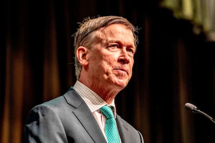 John Hickenlooper busca posicionarse en el Senado