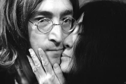 John Lennon y Yoko Ono en 1968. “Lennon estaba de esteroides”, dice Russell