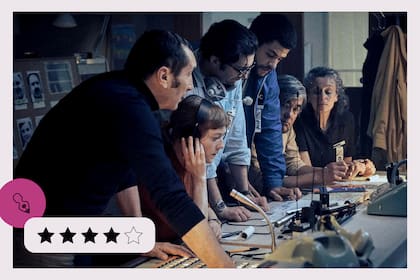 John Magaro (centro), una de las figuras de un relato apasionante y claustrofóbico inspirado en hechos reales