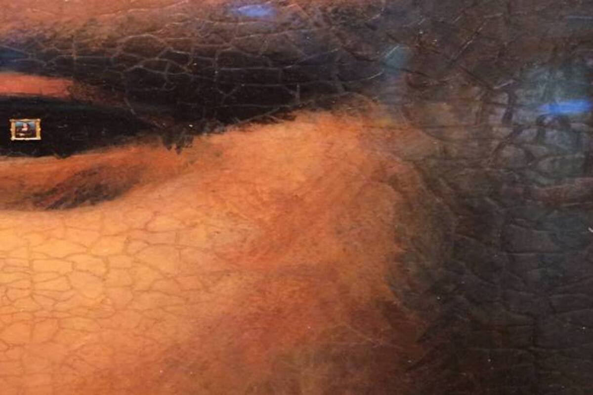 John Myatt, reconocido falsificador de arte, pintó "Mona Lisa: el secreto en el ojo" después de cumplir su condena; tiene incrustada una microescultura del cuadro de Da Vinci