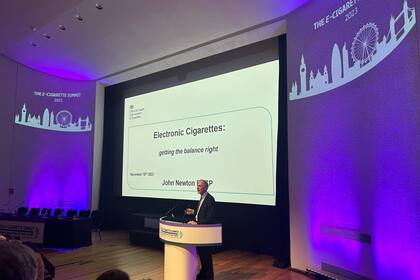 John N. Newton, director del departamento de Análisis de la Salud Pública (Office for Health Improvement and Disparities) de la NHS, en The E-Cigarette Summit