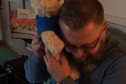 John Reid se emocionó hasta las lágrimas tras escuchar el corazón de su hijo fallecido un año atrás