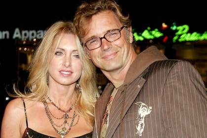 John Schneider junto a Elvira en 2010, cuando aún formaban pareja.