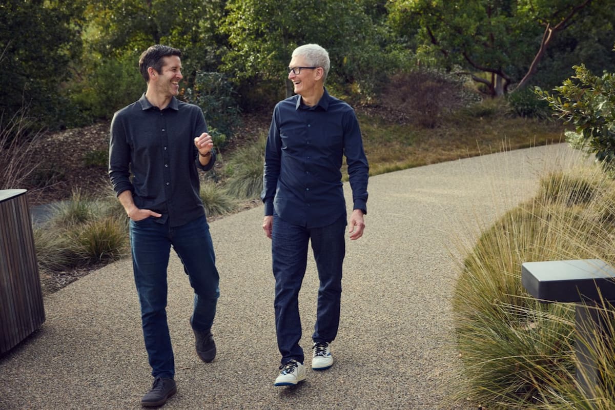 John Ternus (izquierda) reemplazará a Tim Cook en Apple a partir del 1° de septiembre